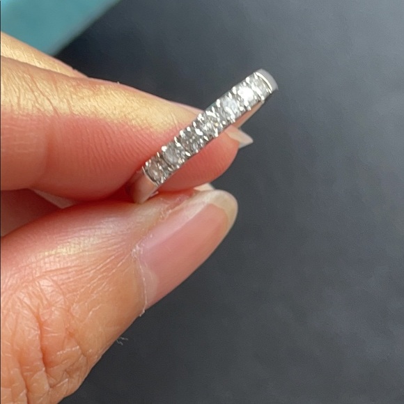 18K Diamond Ring - Picture 6 of 10